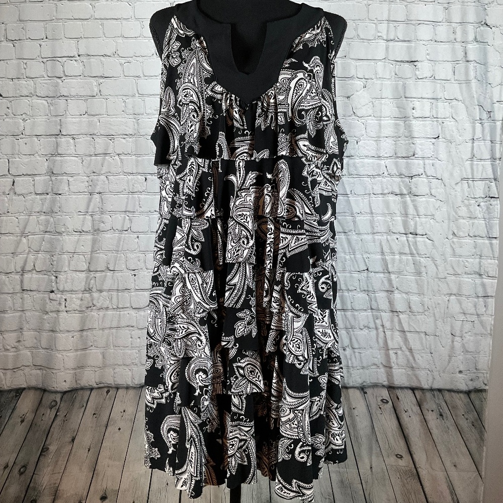 Feminine ruffly sleeveless dress, EUC